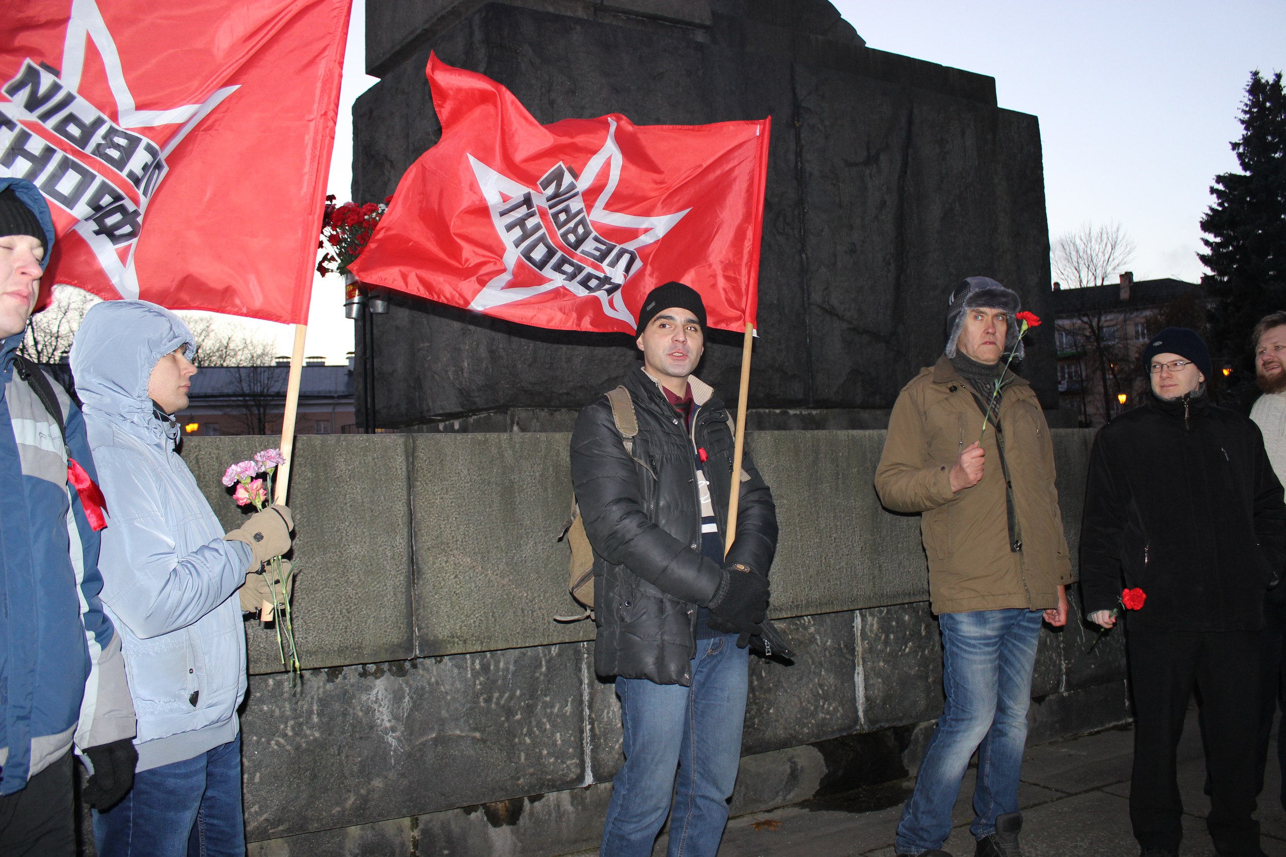 Революция левых. Левый фронт. Левый фронт митинг. Офис РОТФРОНТ партия.