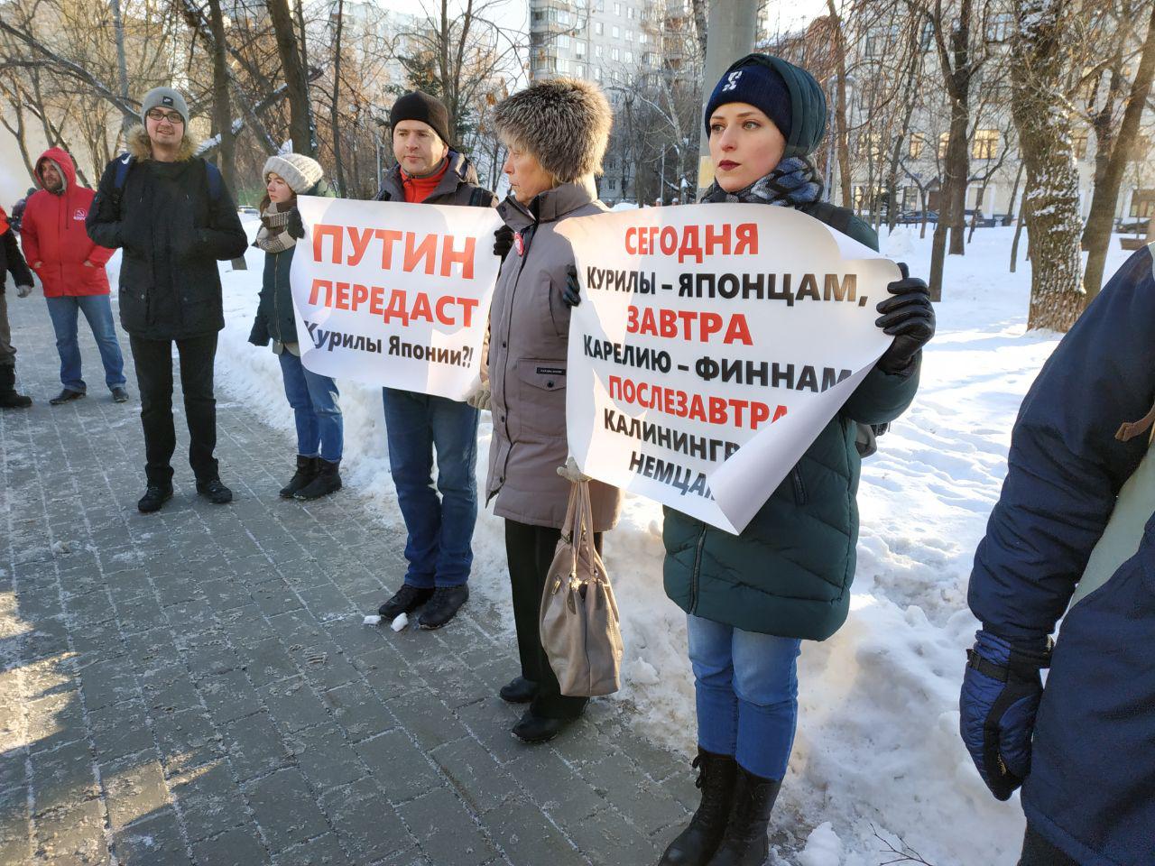 Против возможный. Посольство Японии в Москве митинг. Посольство Японии в Москве акция. Телеканал Россия пикет у японского консульства. Передаст.