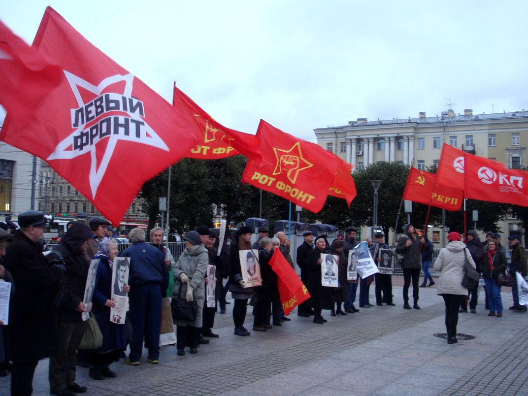 Герой октября