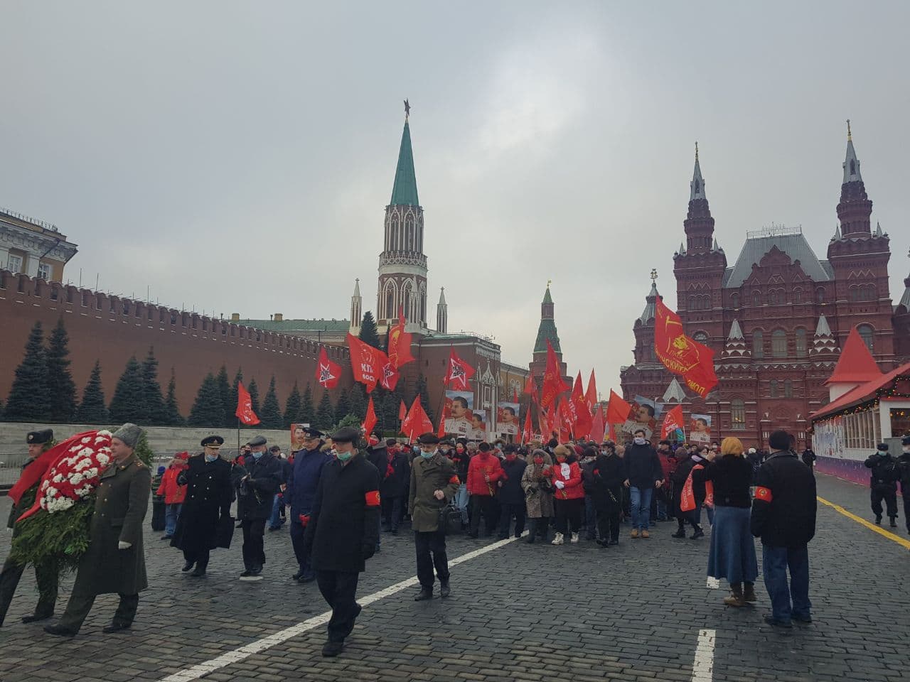 Фото сталина на красной площади