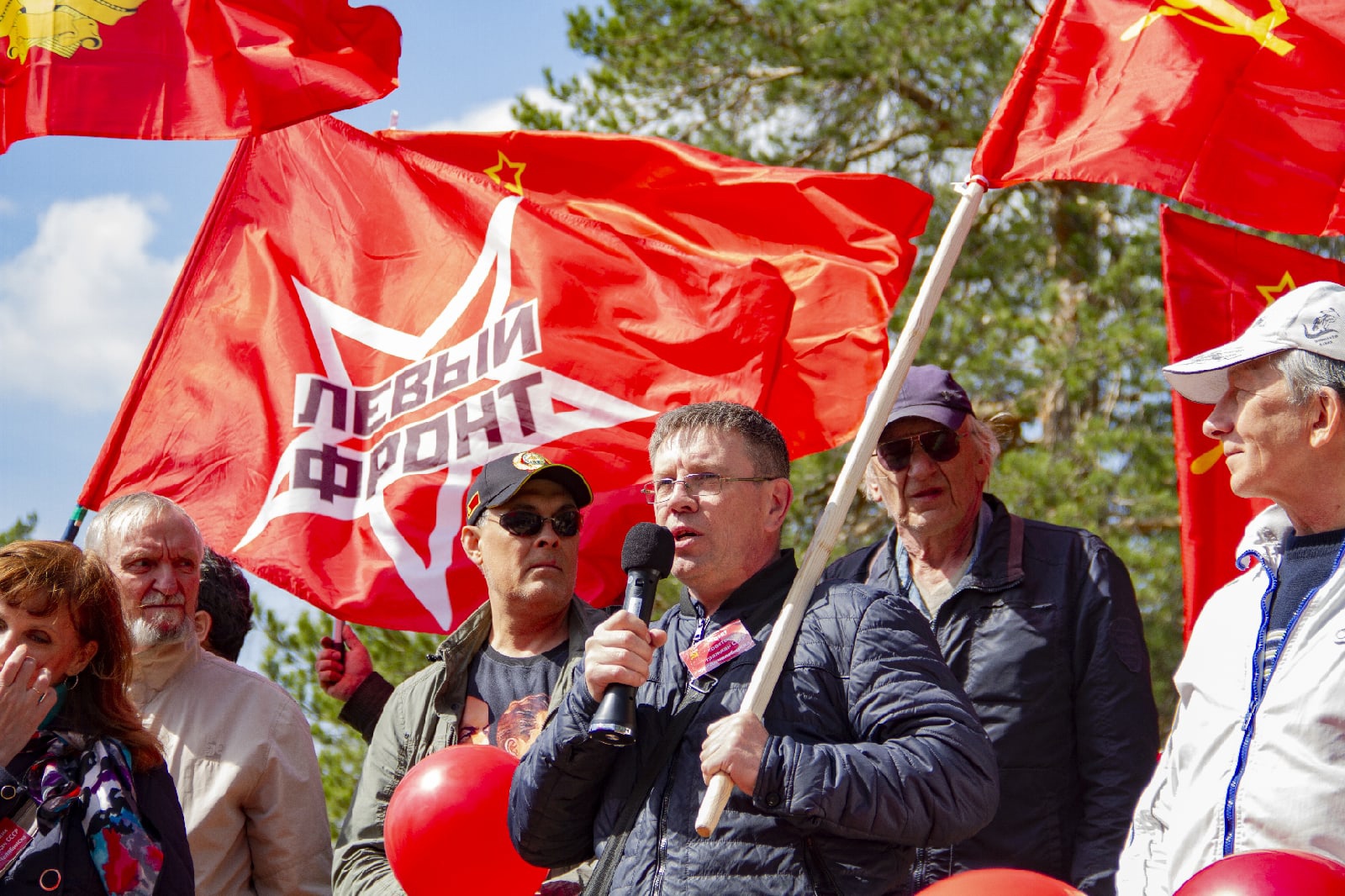 Маевка оренбург. Маевка Смольный. Маевка Новосибирск. Маёвка что за праздник.