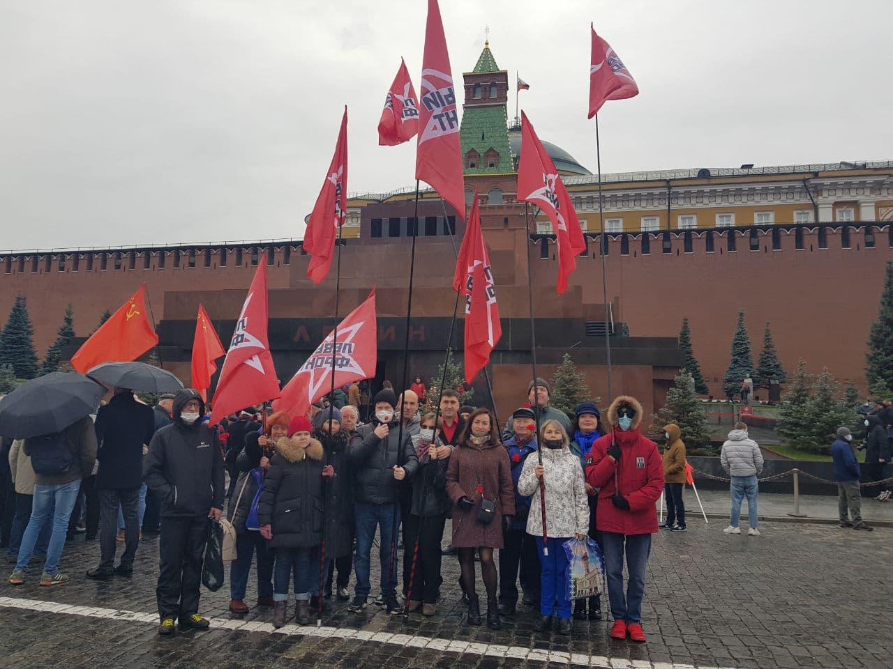 Front moscow. Союз советских офицеров красная площадь. Лево-патриотические силы. Фотография празднования дня Комсомола на красной площади. Красная площадь на день Комсомола в СССР фото.