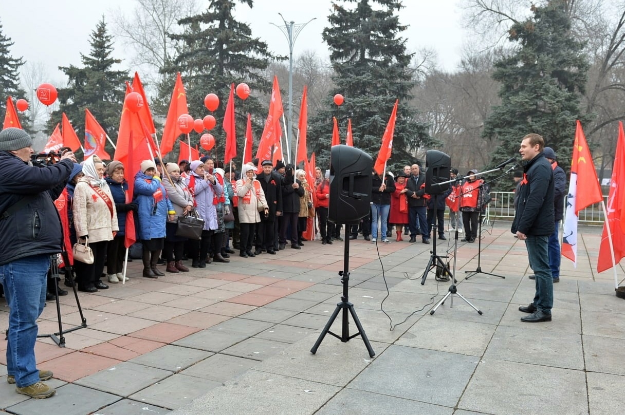 В москве 7 ноября состоялось мероприятие. С днем Октябрьской революции. Акция фронтовая открыта. 105 Годовщина Октябрьской социалистической революции. Акции России.