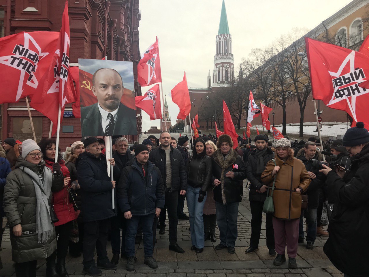 Наследие Ленина необходимо для победы России! Акция левых сил прошла на  Красной площади — Левый Фронт