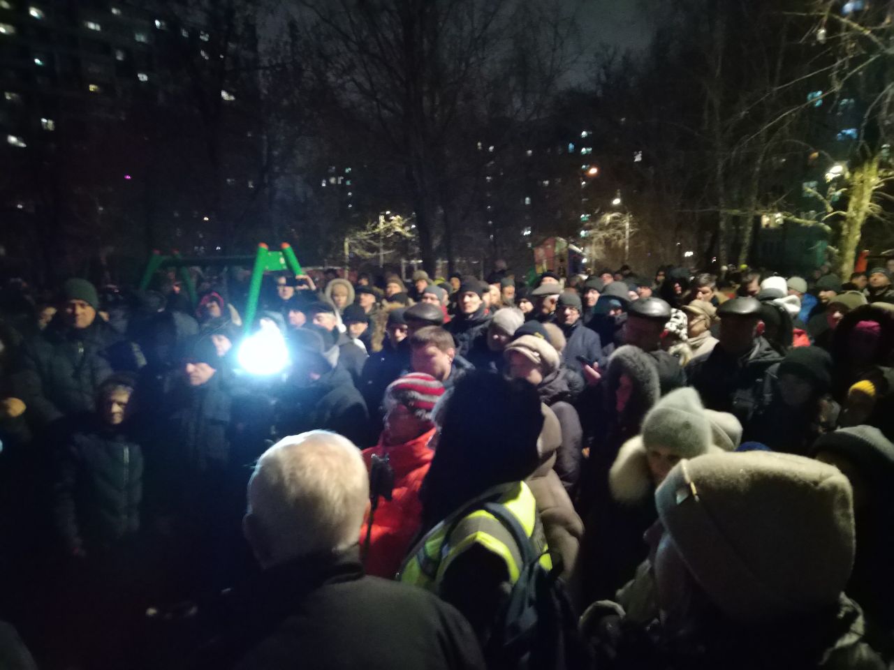 Жители московского района Щукино вышли на протест, чтобы защитить от сноса  1 500 гаражей — Левый Фронт