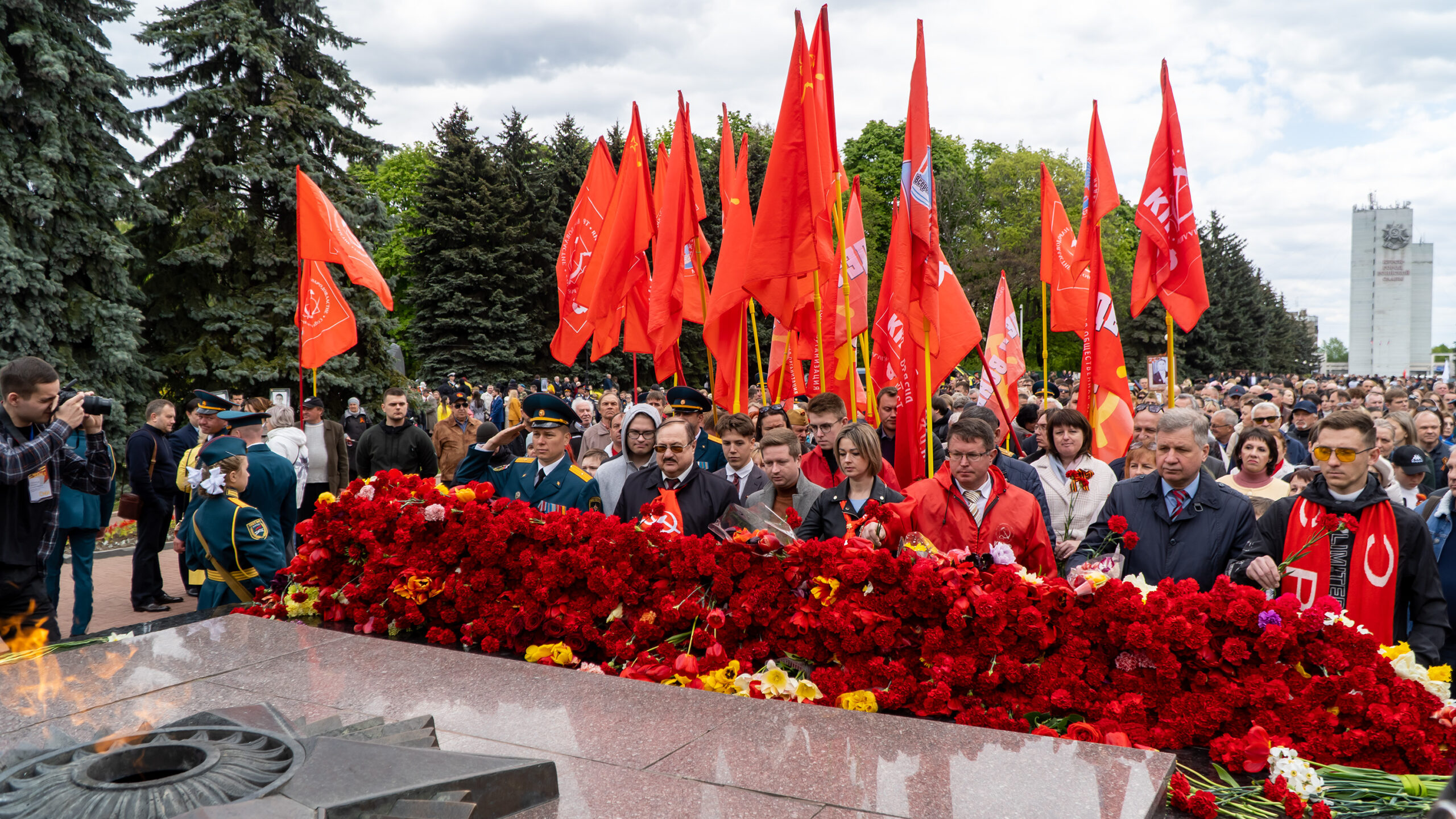 День Победы под красным знаменем! Акции левых сил в честь 78-й годовщины  Великой Победы прошли во многих российских городах — Левый Фронт